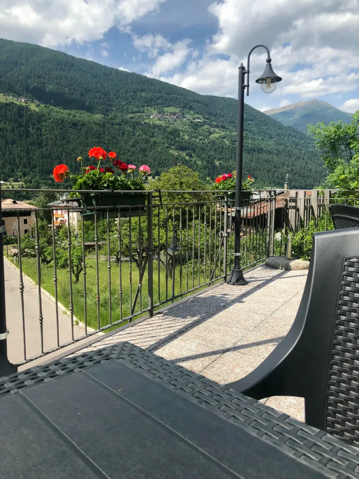 La vista sulla Val di Sole da un balcone del Park Hotel Bellevue