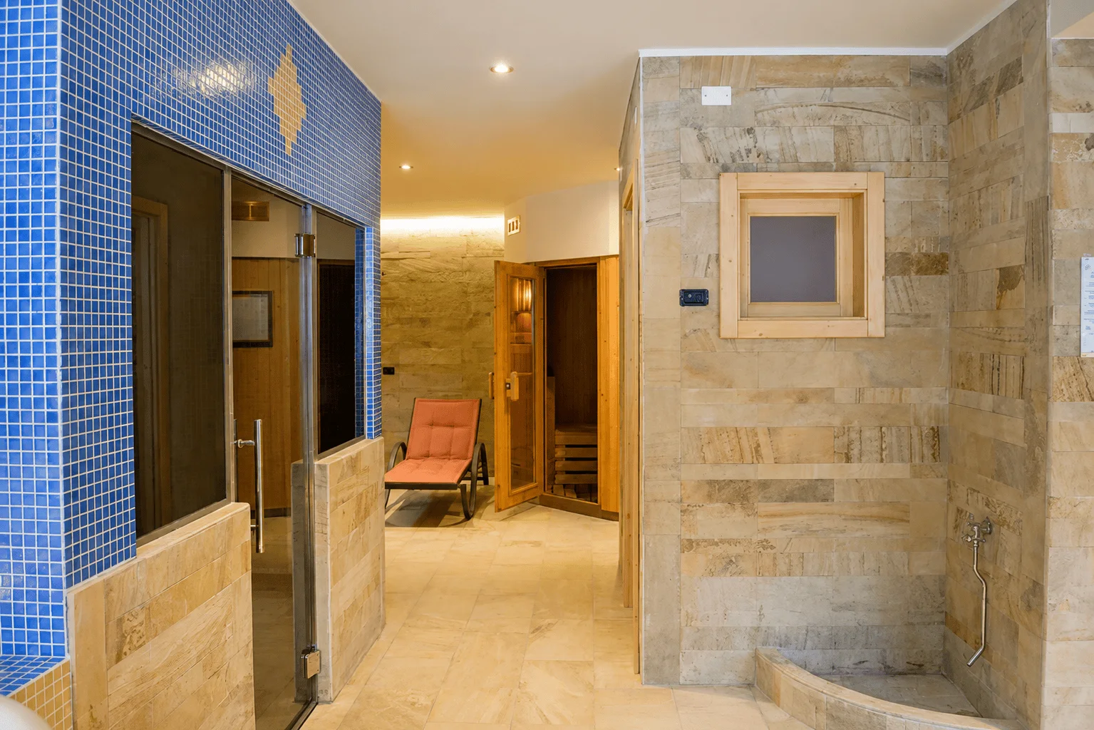 Vasca idromassaggio del centro benessere del Park Hotel Bellevue